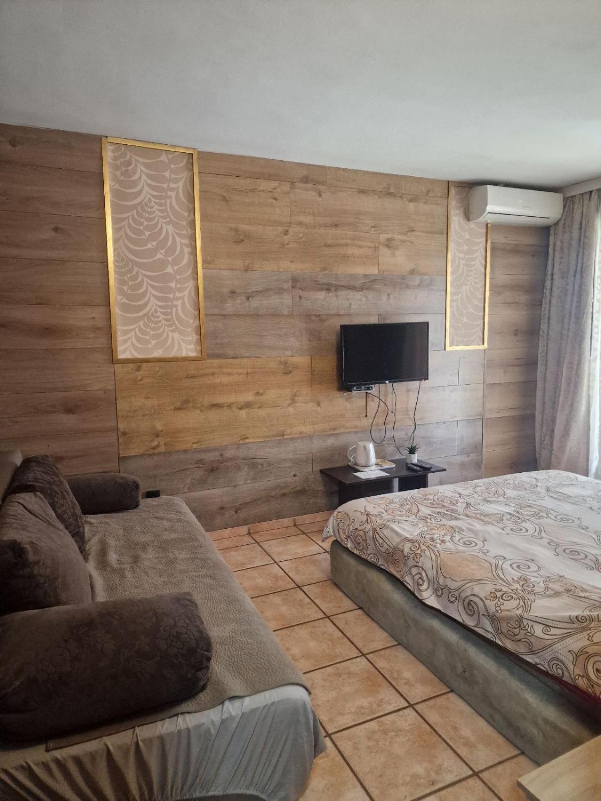 Guest House Maja Novi Sad Exterior photo