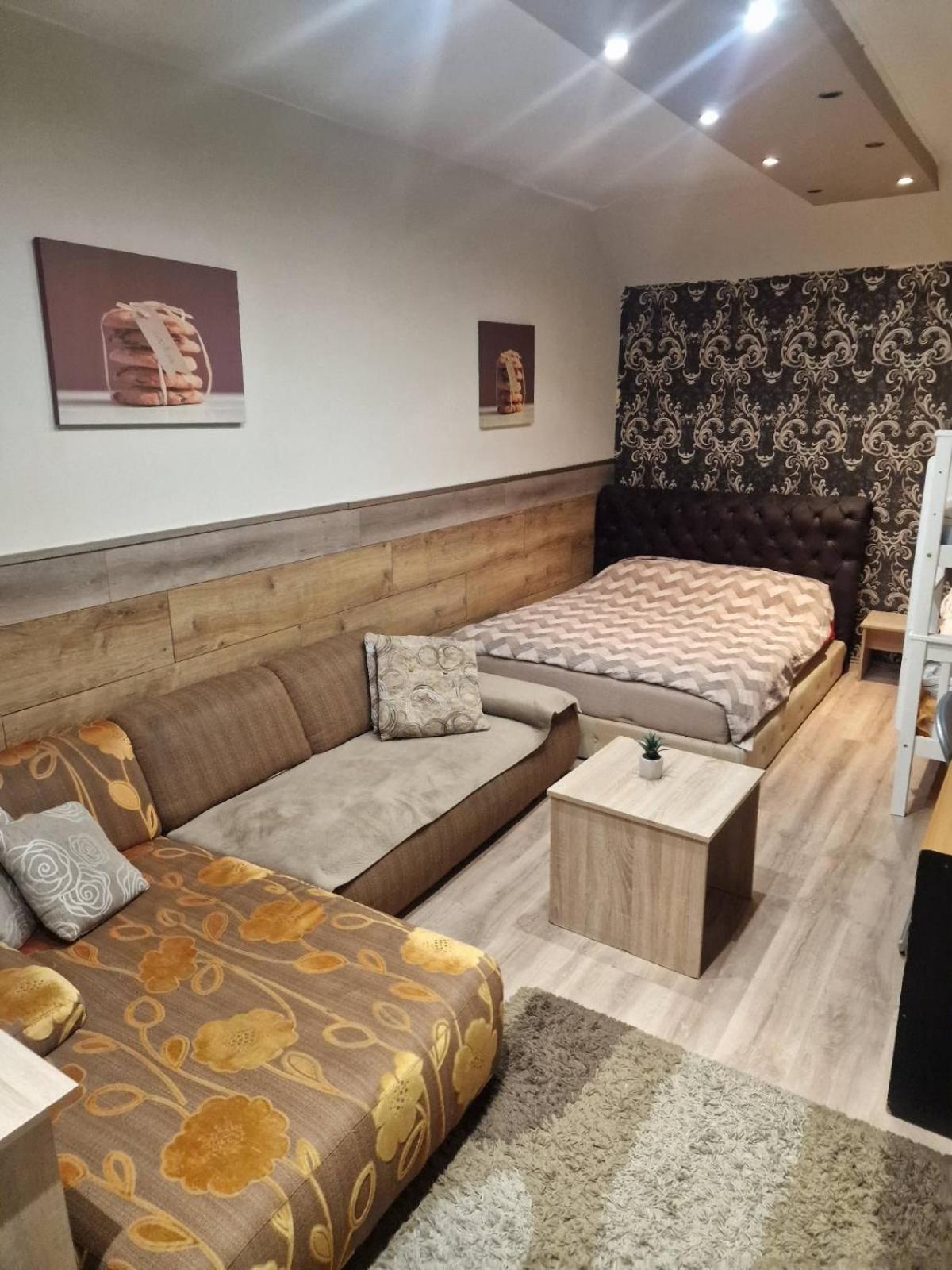Guest House Maja Novi Sad Exterior photo
